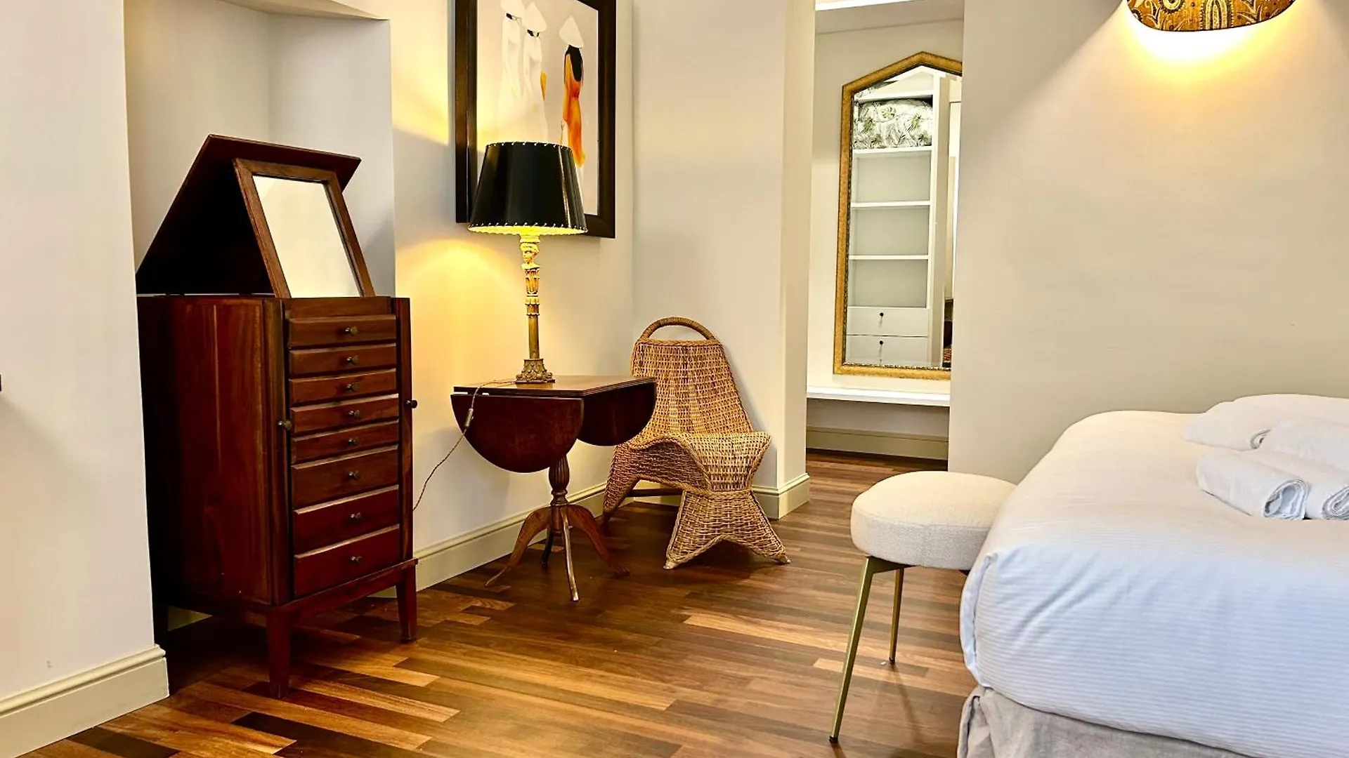 Via Monti, Cadorna Station, Historic Center Sforzesco Castle Apartment Milan